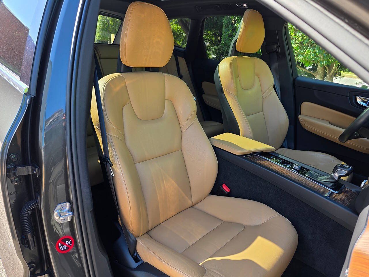 Used 2018 Volvo XC60 T6 Momentum w/ Convenience Package AWD/4WD image 44
