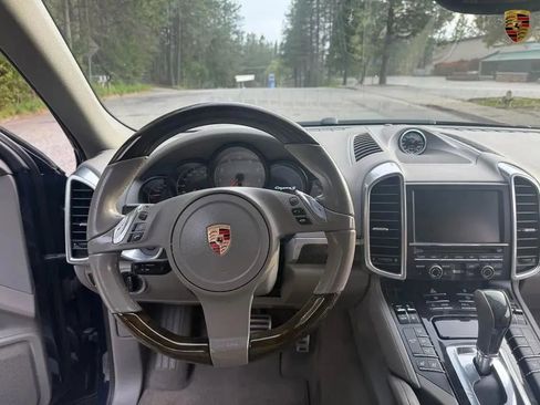 Used 2012 Porsche Cayenne S image 16