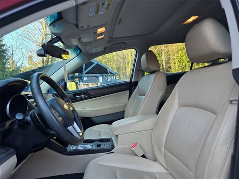 Used 2017 Subaru Outback 2.5i Limited image 2