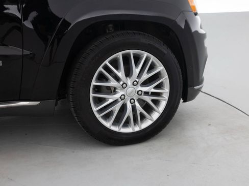 Used 2018 Jeep Grand Cherokee Summit AWD/4WD image 19