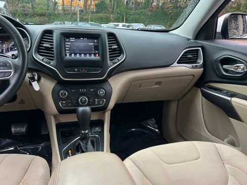 Used 2019 Jeep Cherokee Latitude w/ Popular Appearance Group image 14