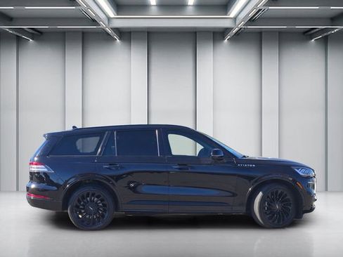 Used 2023 Lincoln Aviator Reserve w/ Equipment Group 201A AWD/4WD image 3