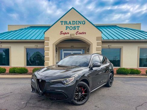 Used 2018 Alfa Romeo Stelvio Ti AWD/4WD image 2