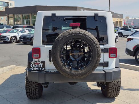 Used 2017 Jeep Wrangler Unlimited Rubicon w/ Cold Weather Group AWD/4WD image 5