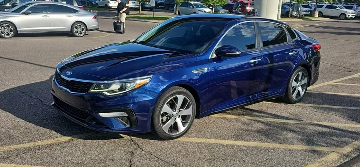 Used 2020 Kia Optima S FWD image 1