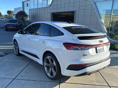 Used 2025 Audi Q4 e-tron Premium Plus w/ Premium Plus image 8