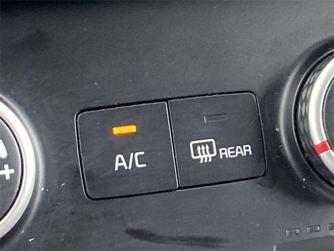 Used 2023 Kia Carnival LX image 26