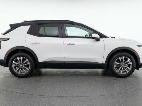 Used 2025 Chevrolet Equinox LT FWD image 11