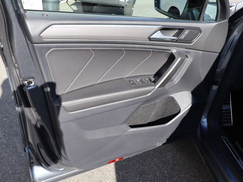 Used 2023 Volkswagen Tiguan SE R-Line image 15