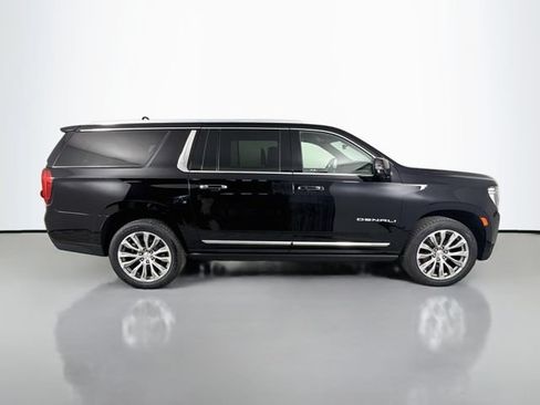Used 2021 GMC Yukon XL Denali w/ Denali Premium Package AWD/4WD image 8