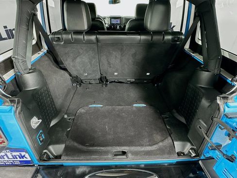 Used 2018 Jeep Wrangler Unlimited Sahara AWD/4WD image 28