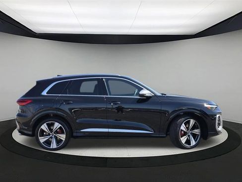 New 2026 Audi SQ5 Premium Plus image 8