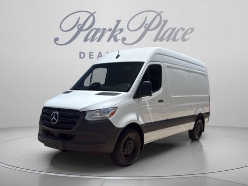 Used 2025 Mercedes-Benz Sprinter 2500 image 1