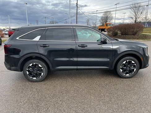 Certified 2024 Kia Sorento S image 8