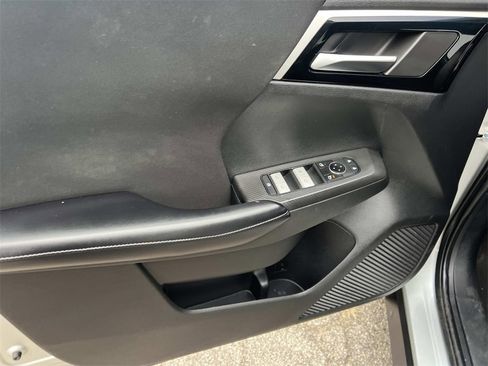 Used 2022 Mitsubishi Outlander ES image 12