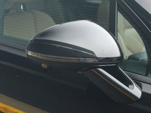 Certified 2025 Porsche Macan image 14