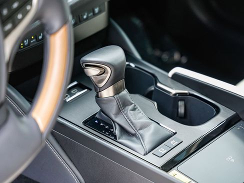 Used 2025 Lexus ES 300h w/ Accessory Package (Z2) FWD image 20