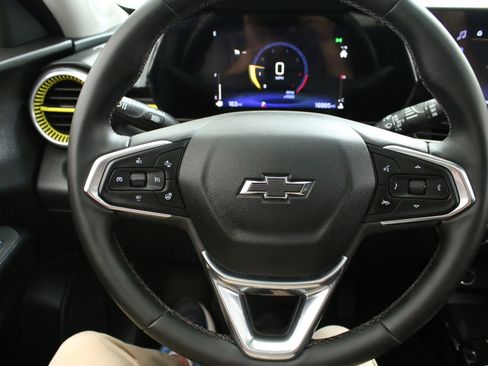 Used 2024 Chevrolet Trax ACTIV w/ Sunroof Package FWD image 13