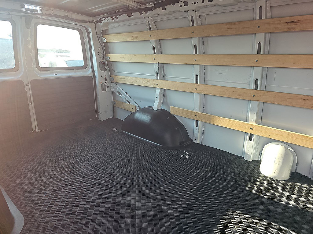 Used 2025 Chevrolet Express 2500 w/ Driver Convenience Package RWD image 7