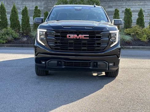 Used 2023 GMC Sierra 1500 Elevation image 3