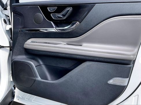 Used 2025 Lincoln Corsair FWD image 23