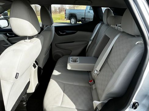 Used 2018 Nissan Rogue Sport SV w/ SV Technology Package image 39