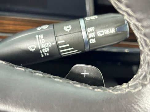 Used 2022 Cadillac Escalade ESV Premium Luxury image 33