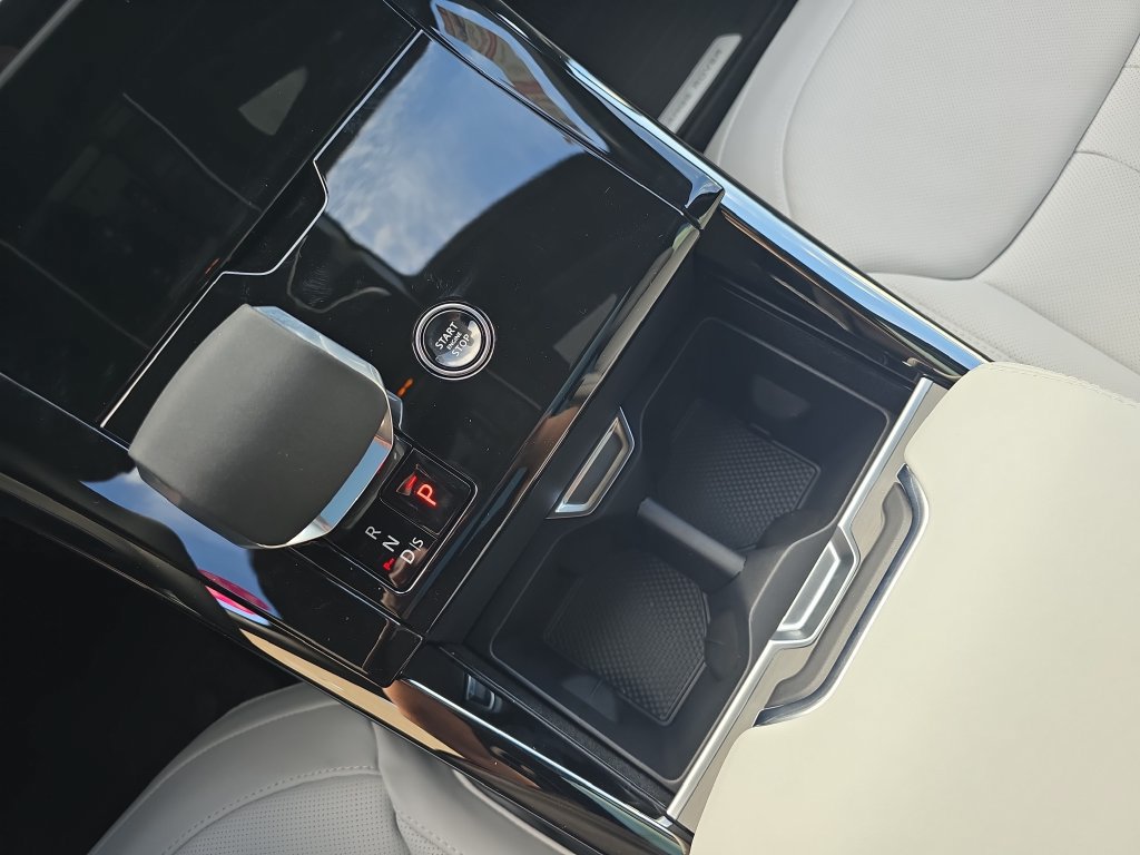 New 2026 Land Rover Range Rover Sport SE AWD/4WD image 18