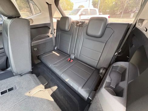 Used 2018 Volkswagen Tiguan SE image 17