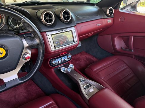Used 2010 Ferrari California RWD image 47