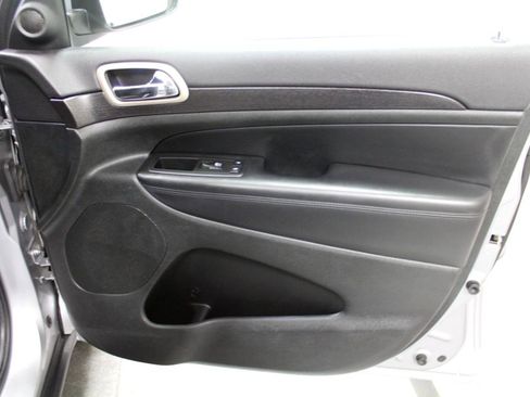 Used 2014 Jeep Grand Cherokee Laredo image 22