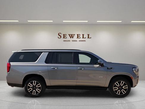 Used 2021 GMC Yukon XL AT4 w/ AT4 Premium Package AWD/4WD image 5