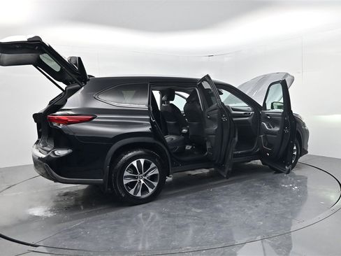 Used 2022 Toyota Highlander XLE image 58