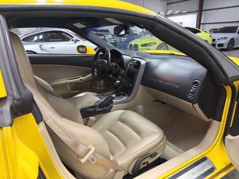 Used 2007 Chevrolet Corvette Coupe w/ Preferred Equipment Group RWD image 14