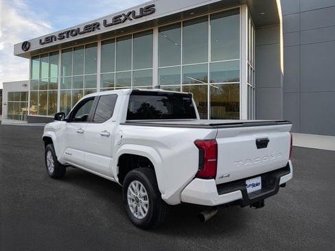 Used 2024 Toyota Tacoma SR5 AWD/4WD image 5