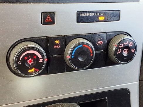 Used 2009 GMC Acadia SLE FWD image 19