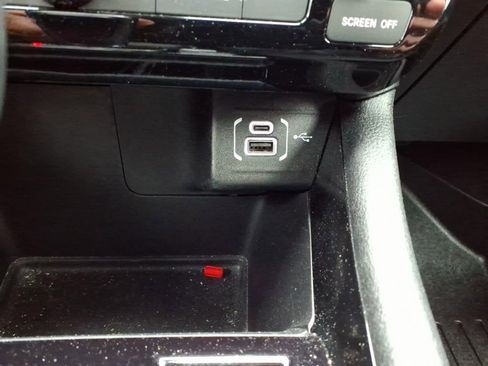 Used 2025 Jeep Compass Latitude w/ Convenience Group AWD/4WD image 23
