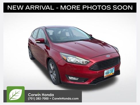 Used 2016 Ford Focus SE FWD image 1