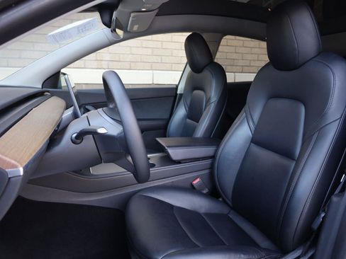 Used 2022 Tesla Model Y Long Range AWD/4WD image 15