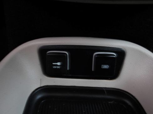 Used 2018 Chrysler Pacifica Limited w/ Tire & Wheel Group image 17