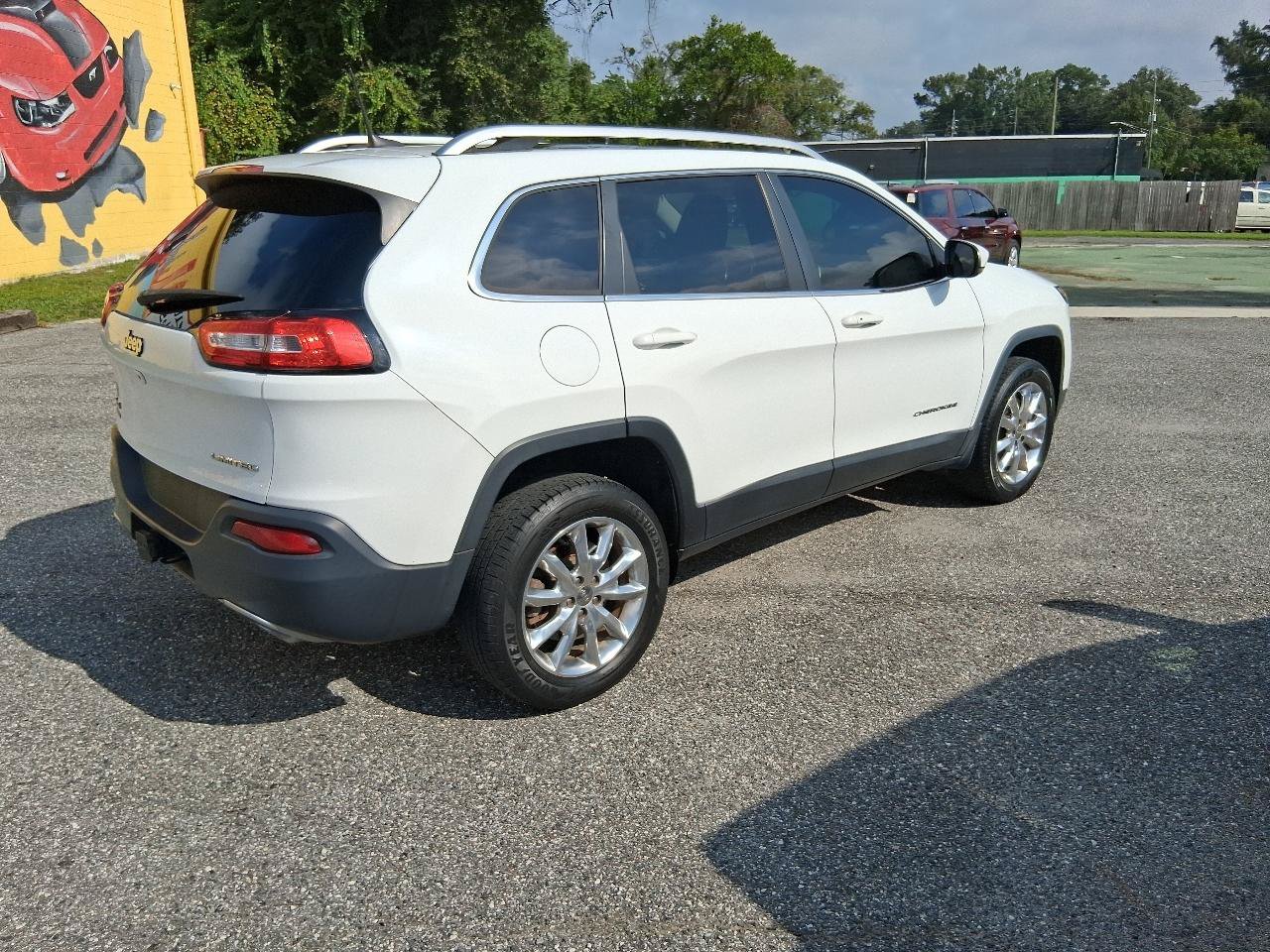 Used 2016 Jeep Cherokee Limited w/ Trailer Tow Group AWD/4WD image 3