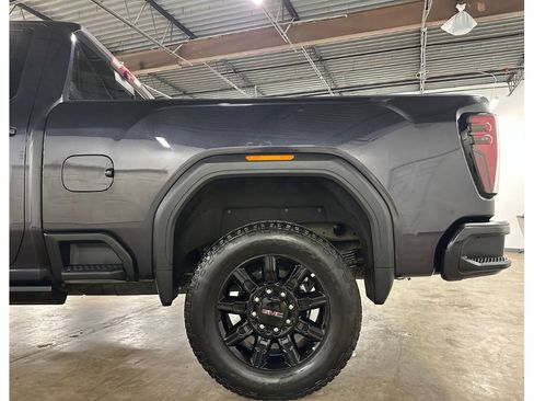 Used 2025 GMC Sierra 2500 AT4 w/ AT4 Premium Plus Package AWD/4WD image 11
