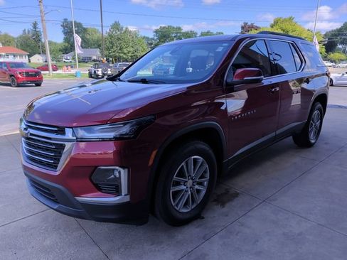 Used 2023 Chevrolet Traverse LT FWD image 2