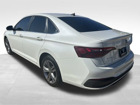 Used 2023 Volkswagen Jetta SE image 6