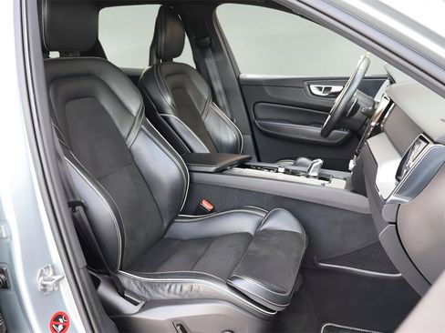 Used 2018 Volvo XC60 T8 R-Design w/ Vision Package image 19