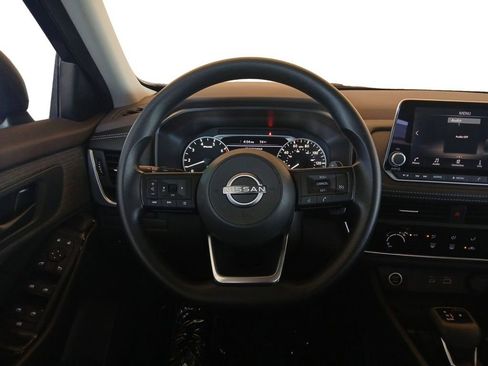 Used 2023 Nissan Rogue S FWD image 12