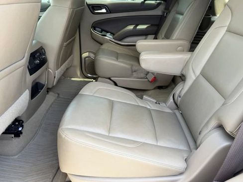 Used 2019 Chevrolet Tahoe LT w/ LT Signature Package RWD image 13