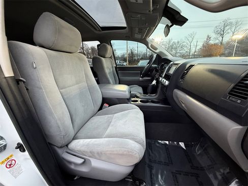 Used 2019 Toyota Sequoia SR5 image 31