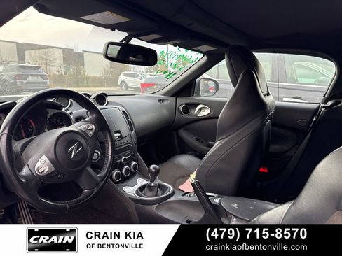 Used 2010 Nissan 370Z Touring image 10