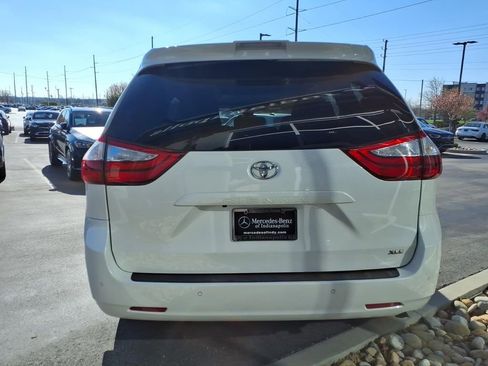 Used 2019 Toyota Sienna XLE Premium image 5